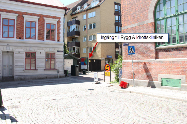 Ingång till rygg och Idrottskliniken från Winstrupsgatan